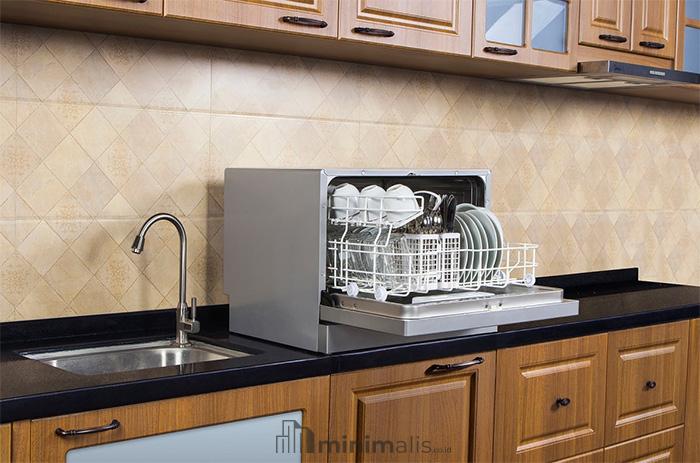 tempat cuci piring minimalis multifungsi pada dapur kecil