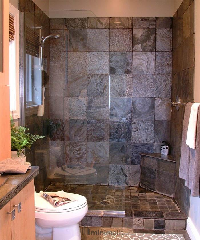desain kamar mandi kecil dengan batu alam